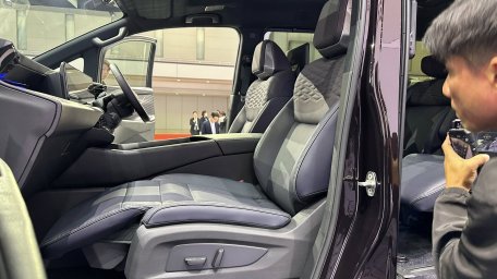 Nissan ELGRAND 14.jpg