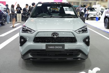 Toyota Yaris Cross HEV NightShade 2026.jpg