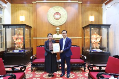 Đại diện HVN ủng hộ 3,8 tỷ đồng thông qua Ủy ban Trung ương Mặt trận Tổ quốc Việt Nam.jpg.jpg