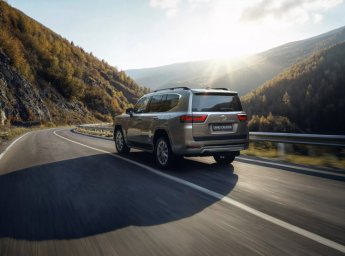2026-Toyota-Land-Cruiser-300-Hybrid 4.jpg