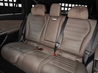 Mercedes-Benz GLC L EV 5.jpg