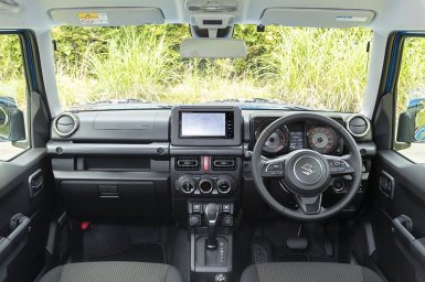 Suzuki_Jimny_Sierra_interior_003.jpg