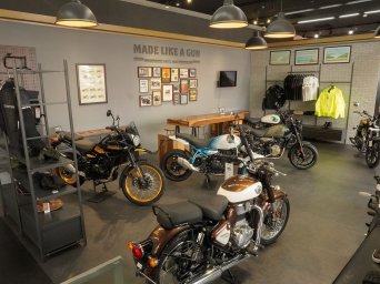 Royal Enfield  (3).JPG