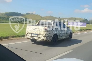 Toyota-Corolla-Cross-Pickup-Scoop-BlogAuto-Brazil-1-2048x1366 2.jpg