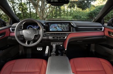 2026_Camry_XSE_CockpitRed_306-1500x985.jpg
