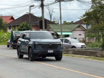 Mitsubishi PAJERO-a5.jpg