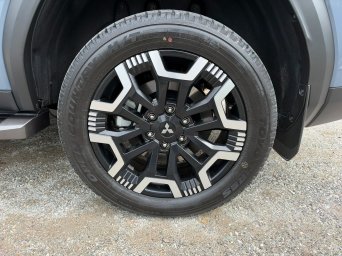 Mitsubishi PAJERO-a2.jpg