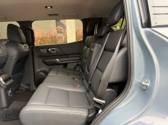Mitsubishi PAJERO-a3.jpg