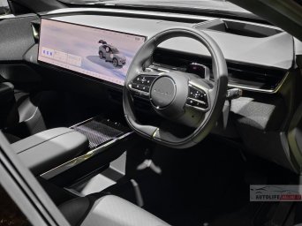Mazda CX-6e 2027 14.jpg