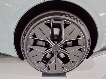 Toyota Corolla-10.jpg
