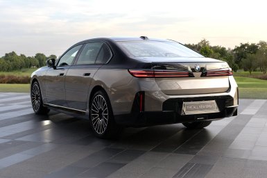 BMW i7 2027 2.jpg