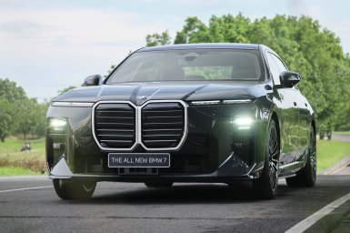 BMW i7 2027 12.jpg
