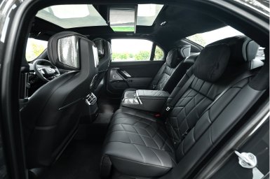 BMW i7 2027 5.jpg