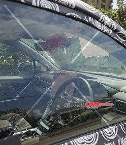 toyota-innova-hycross-facelift-hybrid-interiors-spied-5-1068x1224 (1).jpg
