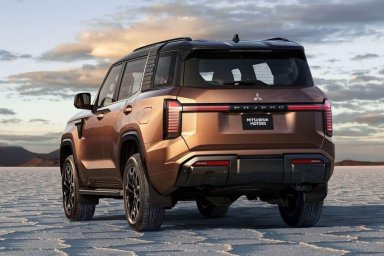Mitsubishi Pajero 2027-2.jpg