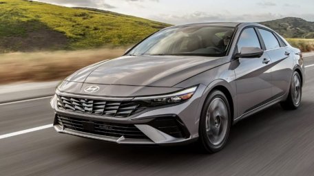 2025-Hyundai-Elantra-826-100 2.jpg