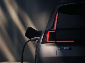 Volvo-XC70-ER-PHEV-teaser-4.jpg