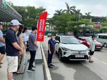 corolla-cross.jpg