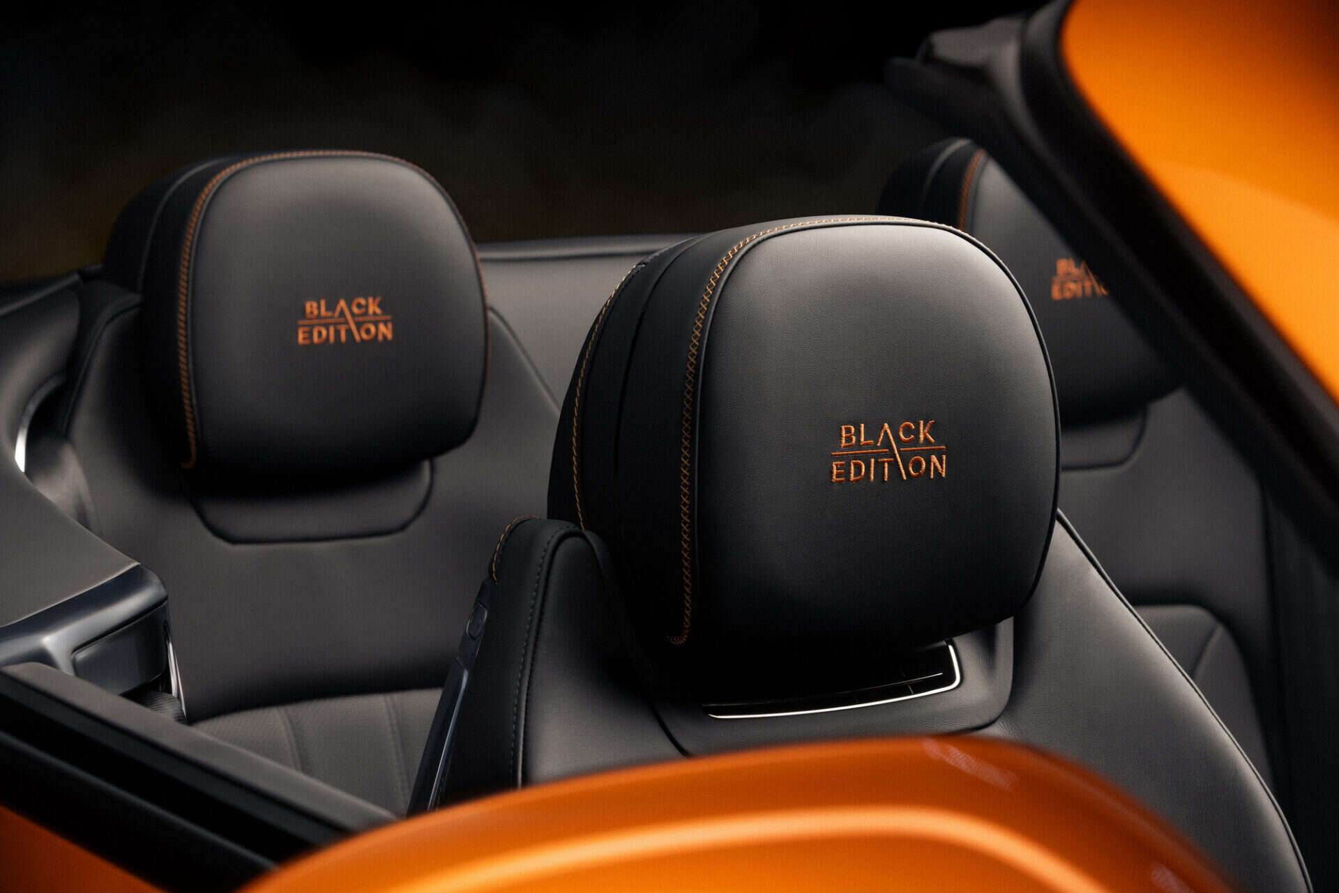 10-Black-Edition-1920x1281.jpg