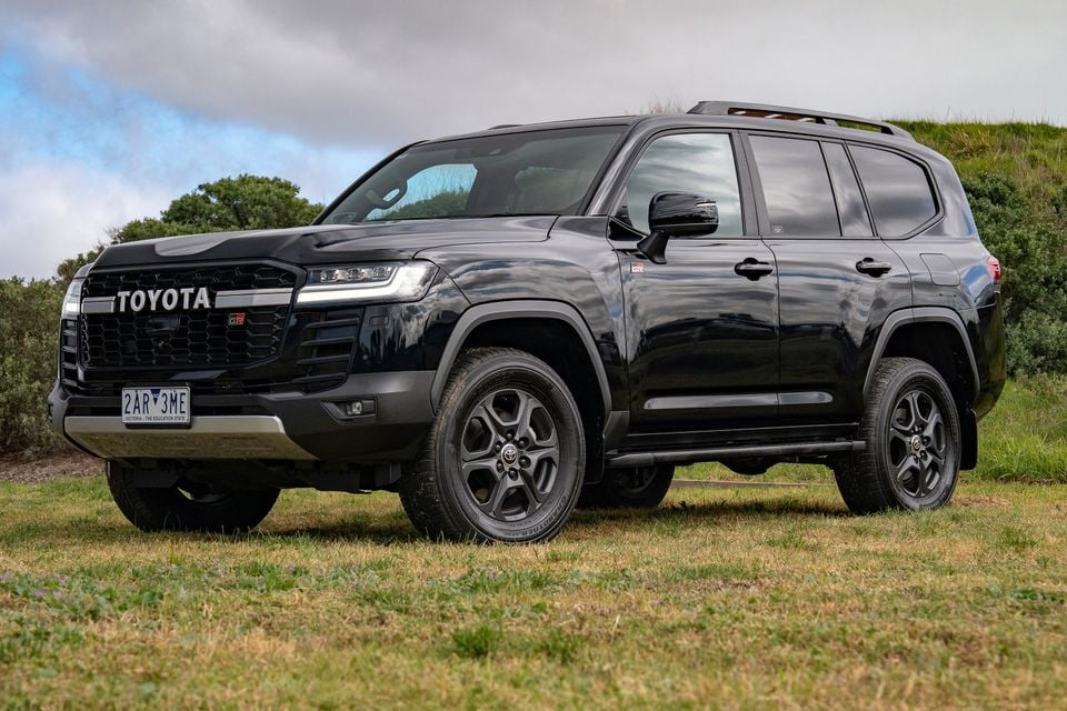 Toyota Land Cruiser quá hot, chủ xe phải chi thêm hơn 30 triệu để mua khóa chống trộm