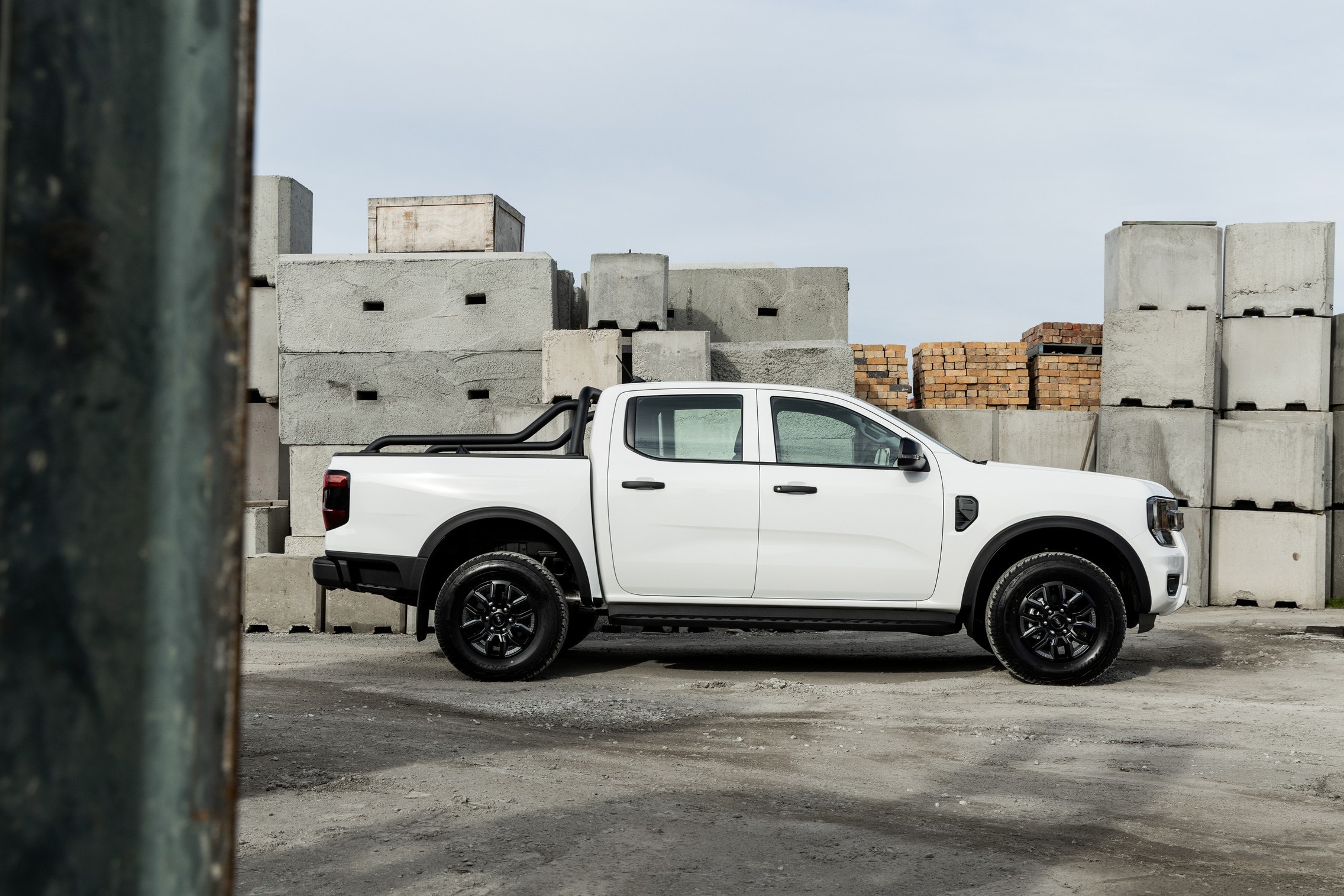 2024-ford-ranger-black-edition-for-australia-is-mostly-white-costs-almost-39k_3.jpg