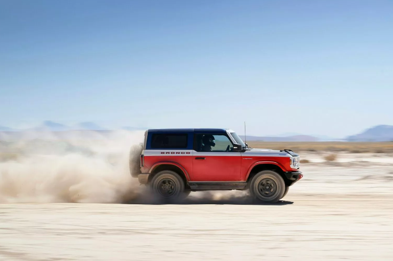 2025-Ford-Bronco-Stroppe-1015-3.PNG