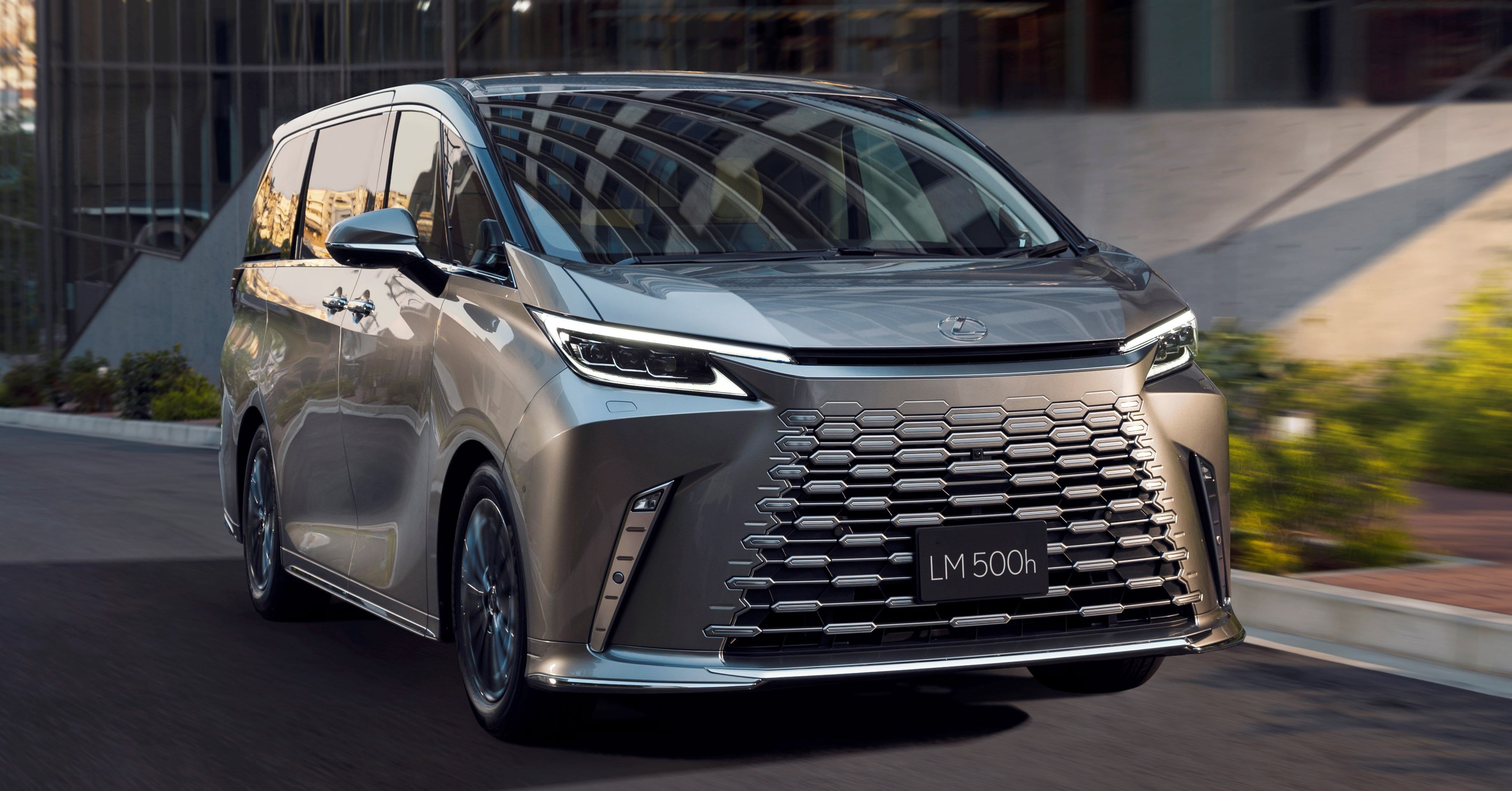 Lexus LM 2026 ra mắt: Tăng cường khả năng cách âm, cải thiện tiện nghi cho khoang VIP