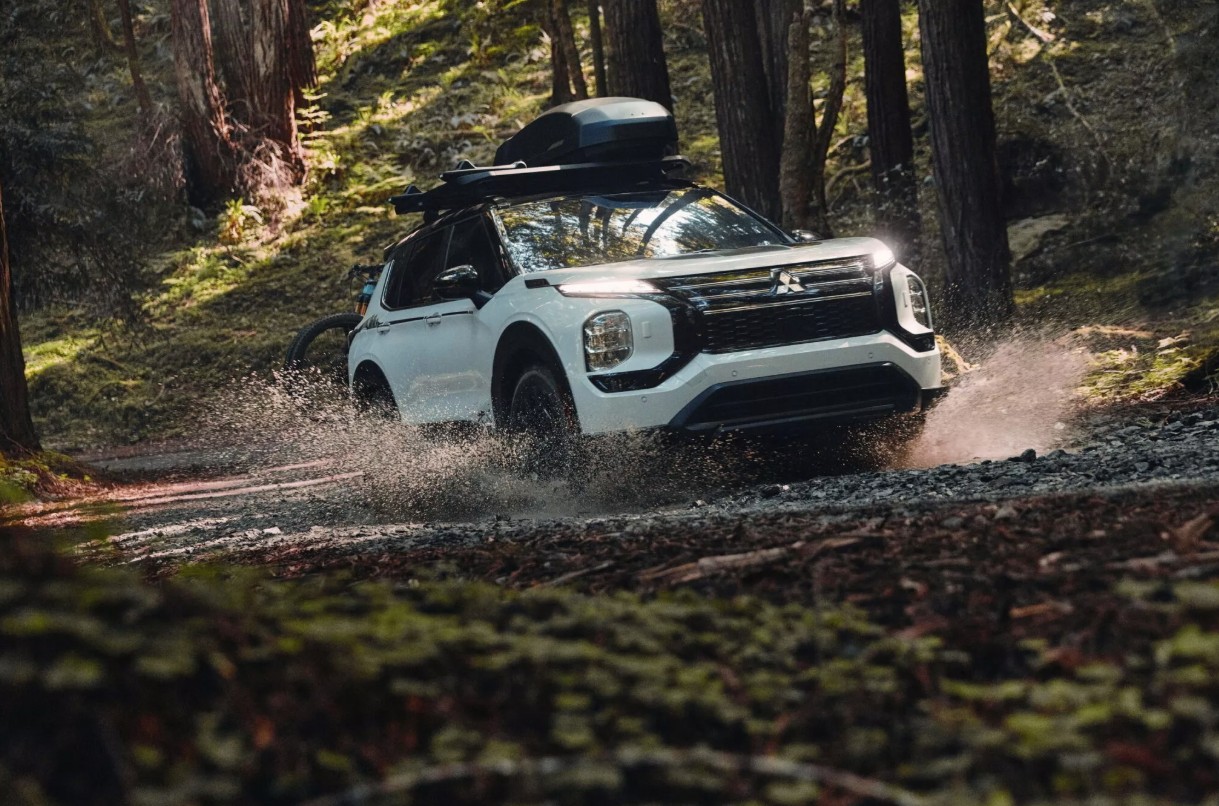 2025-Mitsubishi-Outlander-Trail-Edition 5.jpg