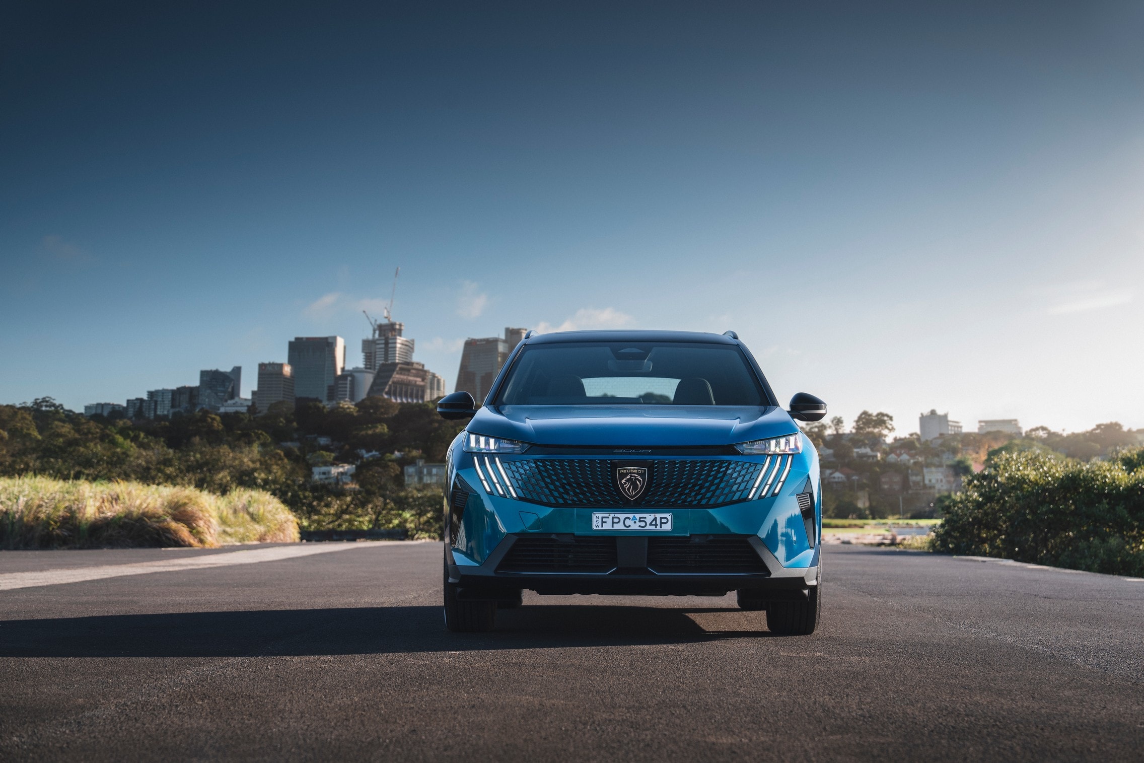 Peugeot 5008 2025 ra mắt: Chỉ có lựa chọn hybrid, giá bán từ 36.400 USD