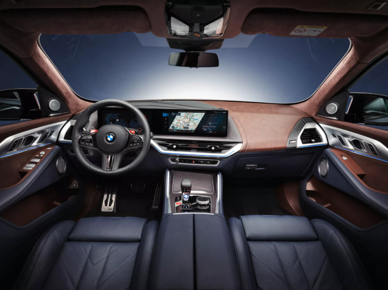 2026-BMW-XM 4.PNG