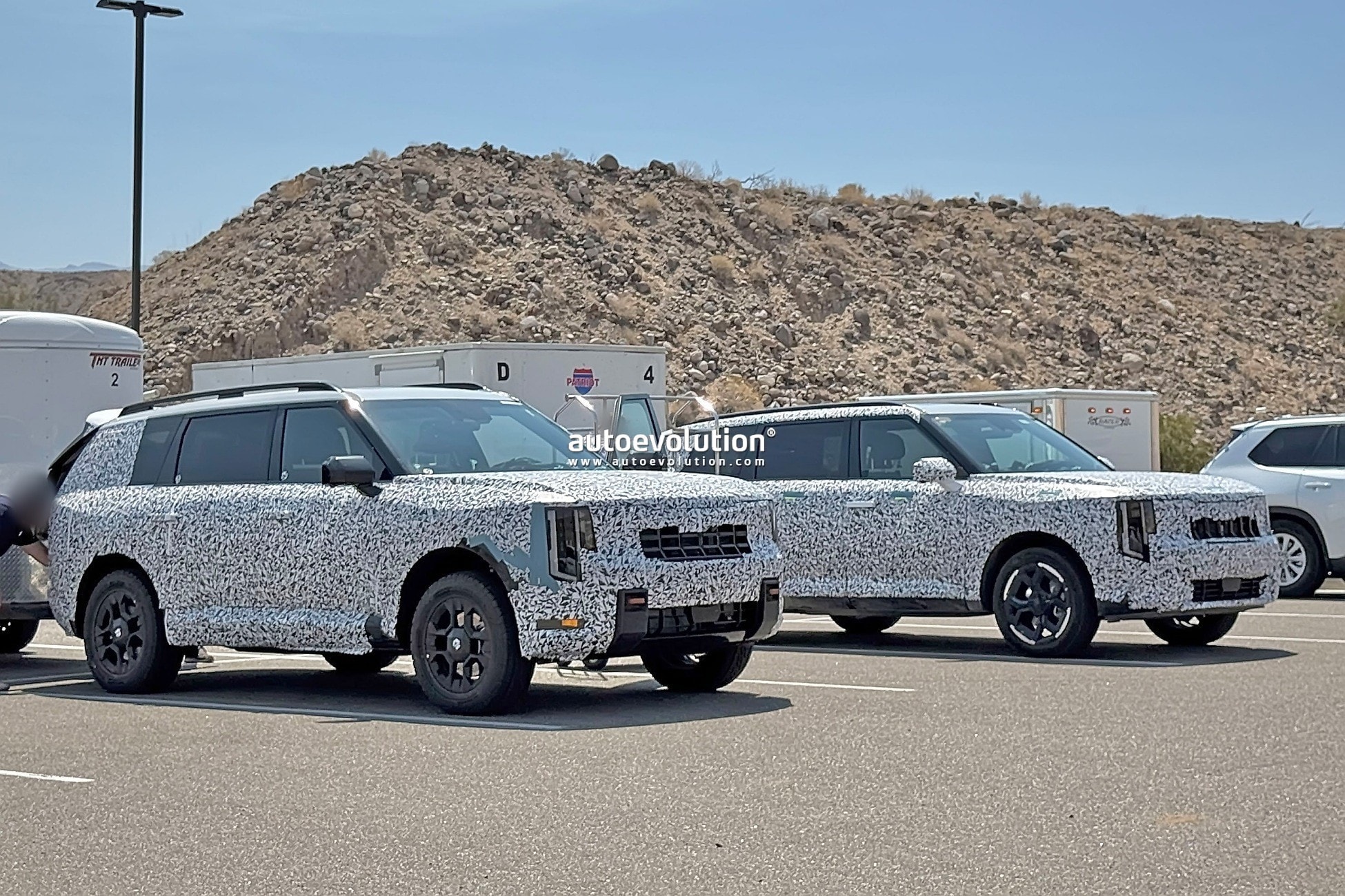 Kia Telluride 2026 lộ diện: Thiết kế vuông vức, sắp có bản hybrid