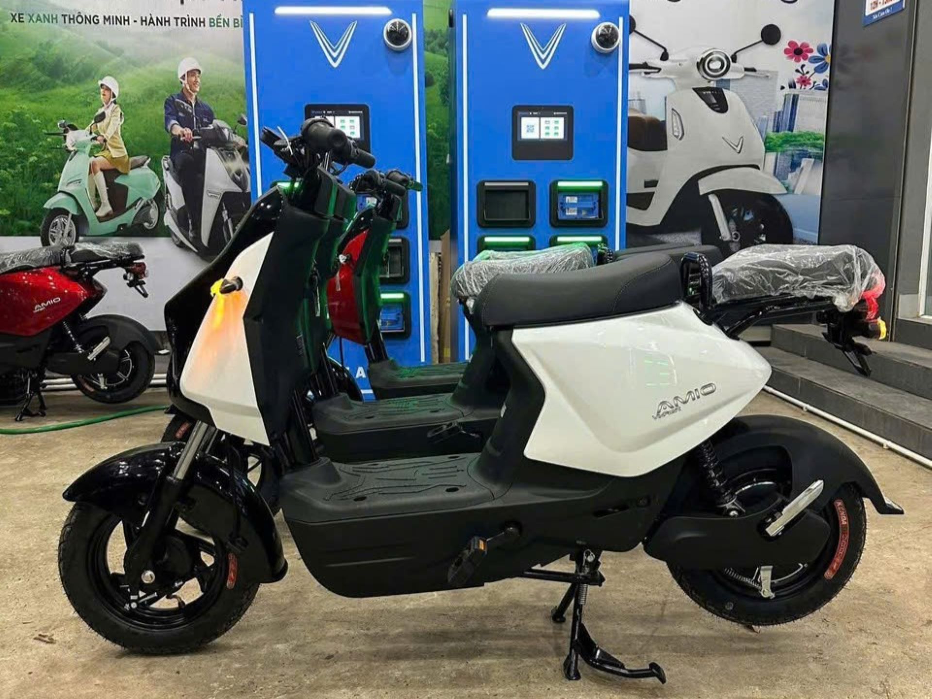 VinFast Amio: Xe máy điện “đo ni đóng giày” cho học sinh và người nội trợ