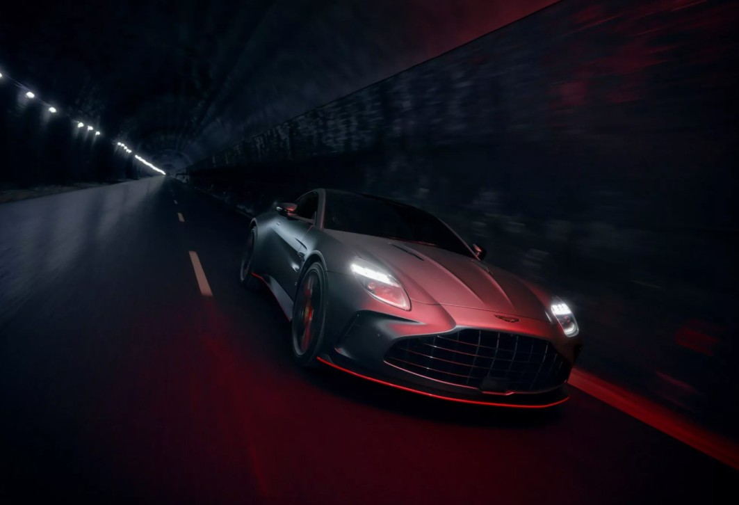 Aston-Martin-Vantage-S.JPG