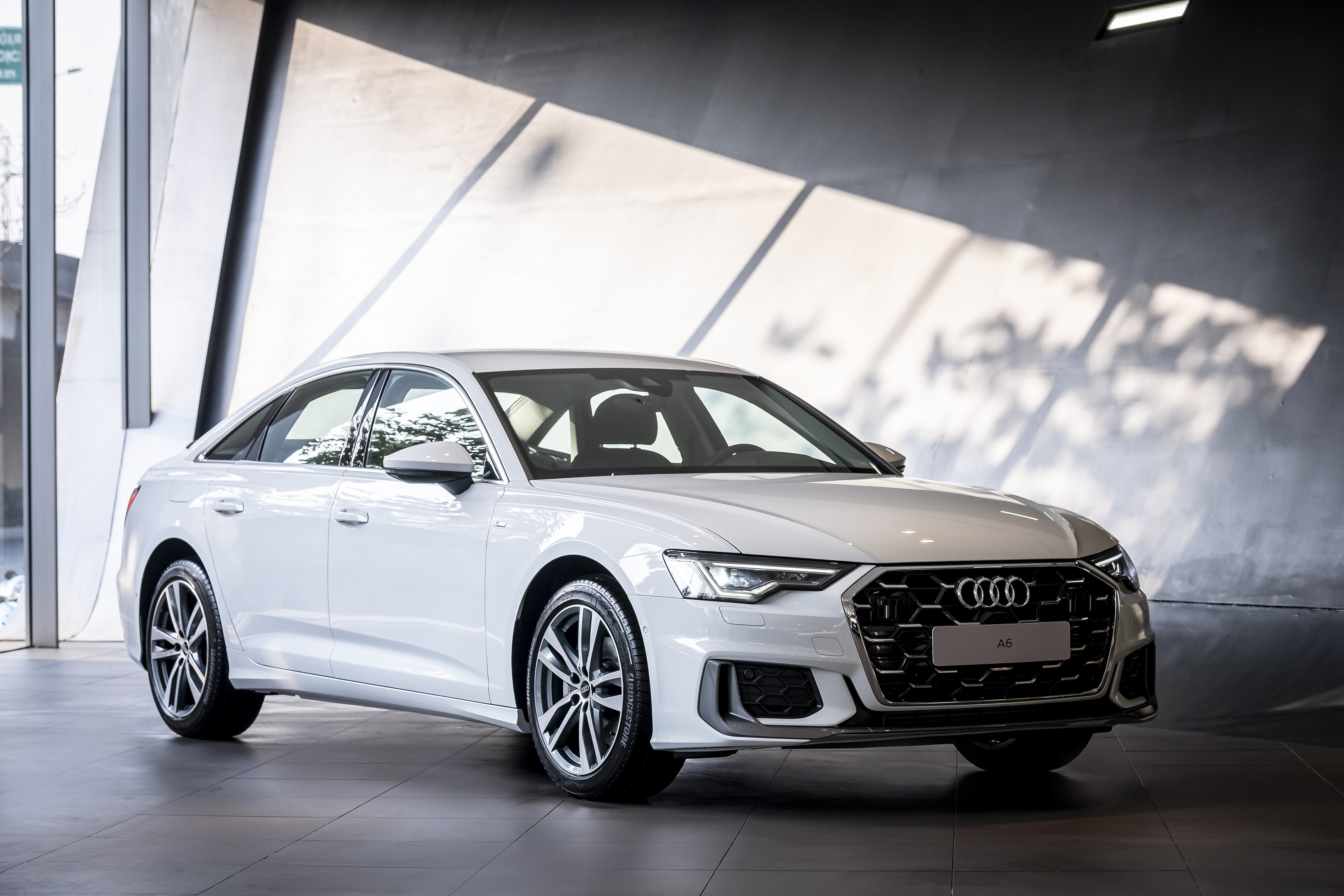 Audi Việt Nam mạnh tay tung ưu đãi lên đến 200 triệu đồng cho khách mua xe dịp hè