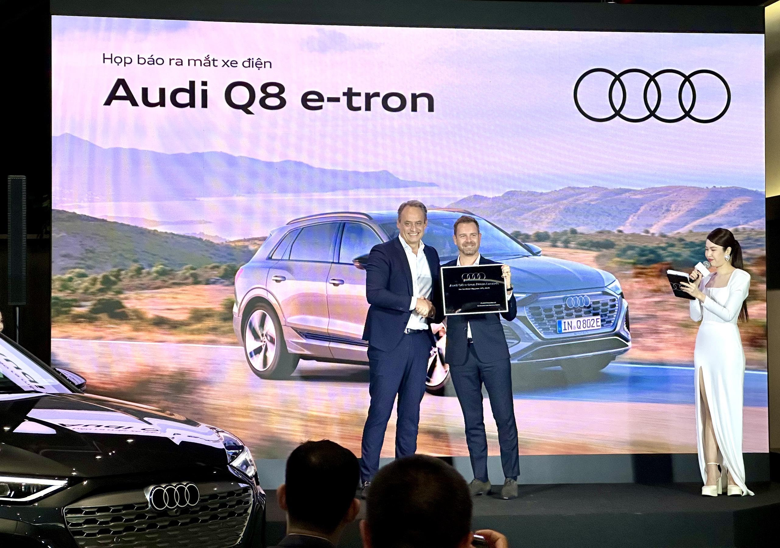 SUV điện hạng sang Audi Q8 e-tron ra mắt tại Việt Nam, giá từ 3,8 tỷ đồng