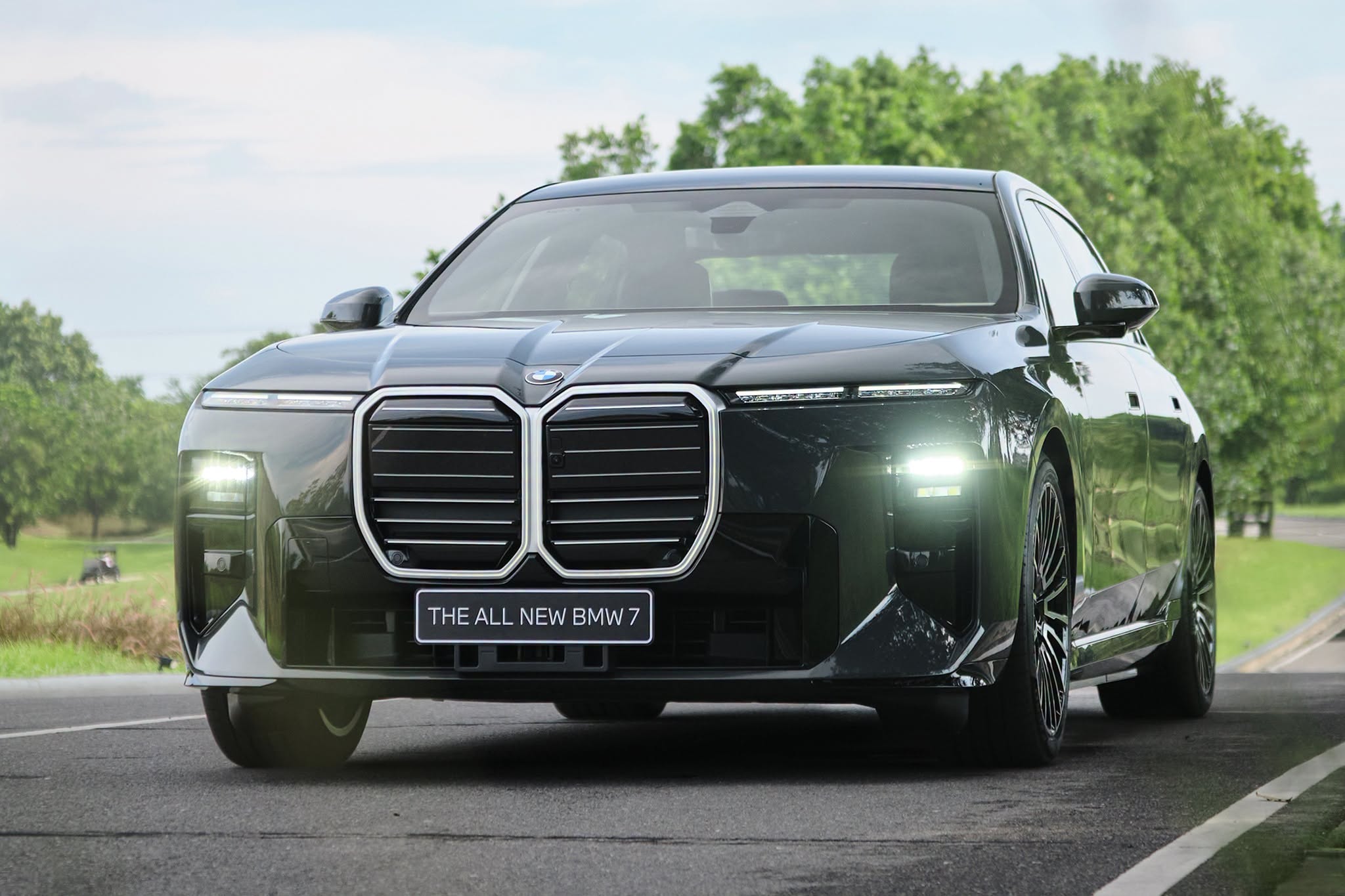 BMW i7 2027 12.jpg