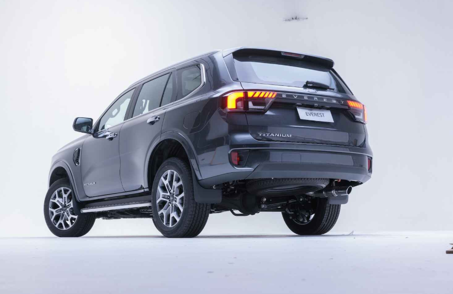 Ford-Everest-Titanium-Argentina 2.PNG