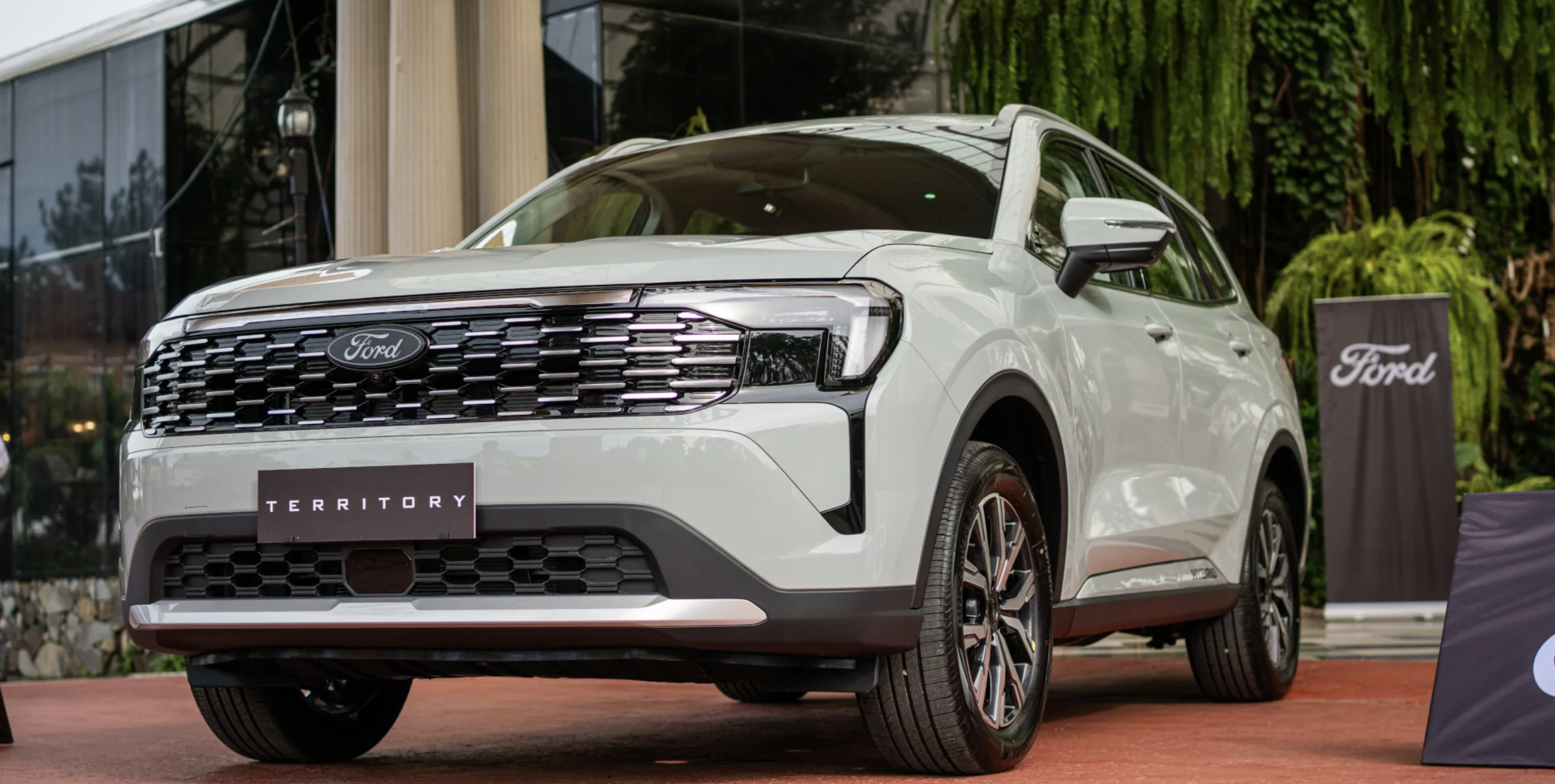 Ảnh thực tế Ford Territory Hybrid 2026: Thiết kế bắt mắt, nội thất hiện đại, giá cực hấp dẫn
