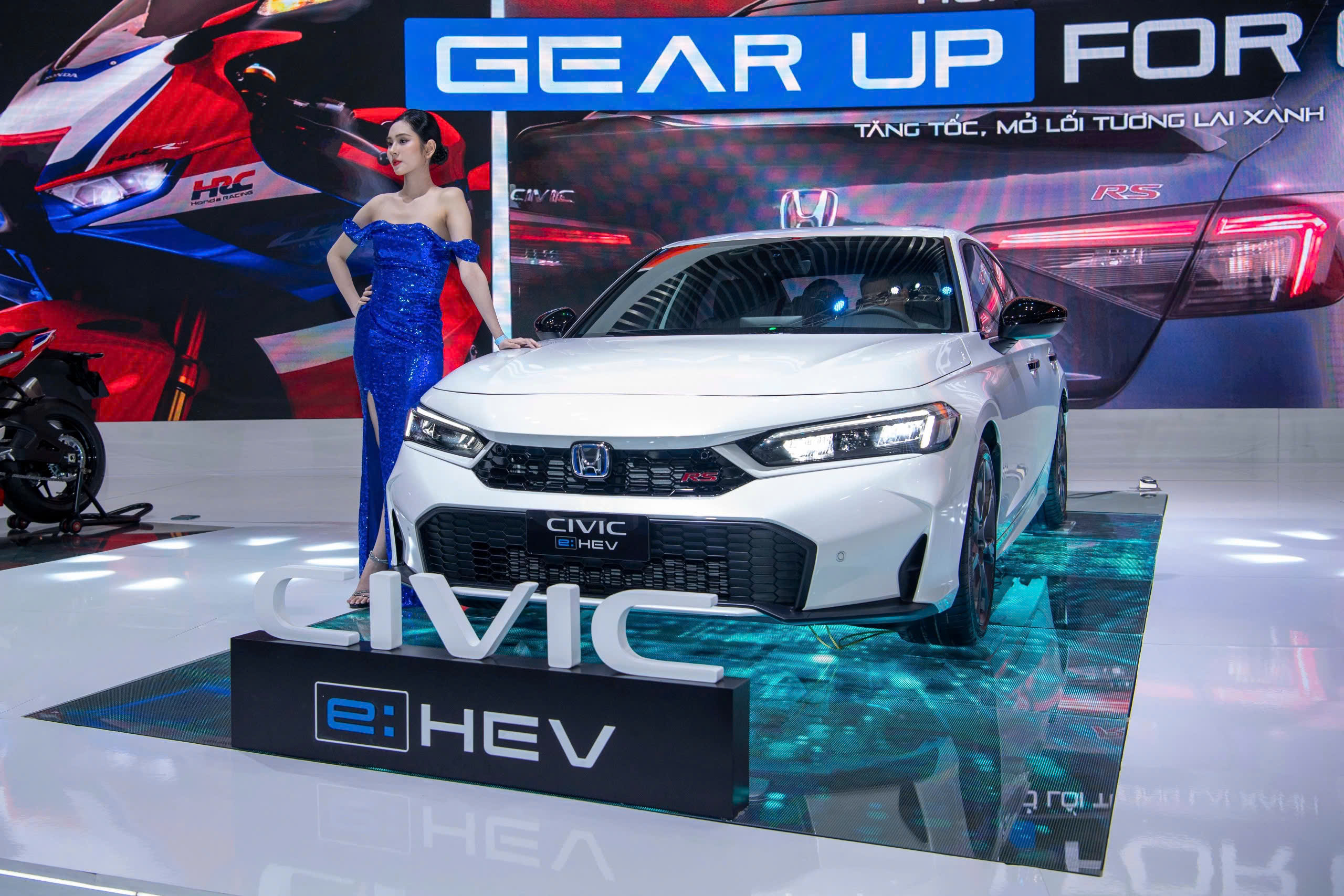 VMS 2024: Honda Civic 2024 ra mắt với động cơ Hybrid, giá khởi điểm từ 789 triệu