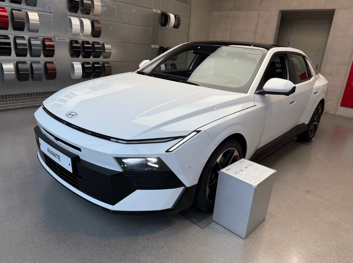 Hyundai Elantra thế hệ mới vẫn cực hút khách bấp chấp những tranh cãi về giá
