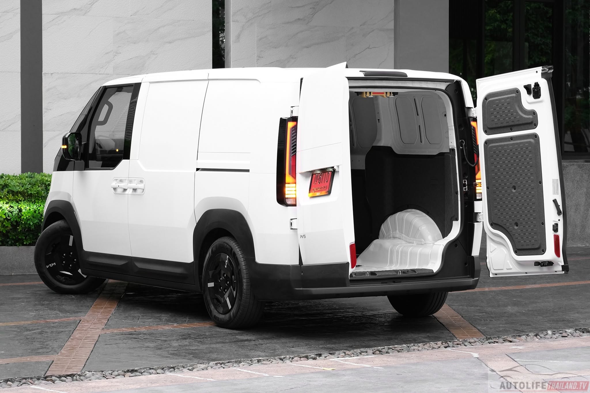 Kia PV5 14.jpg