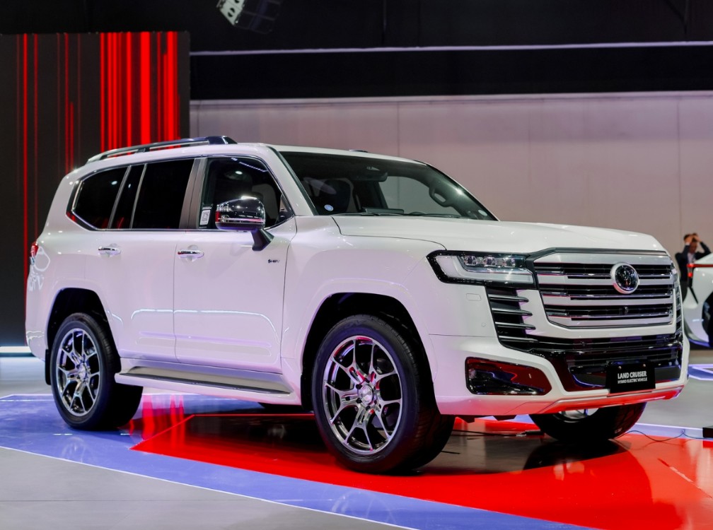 Toyota Land Cruiser 300 facelift có thể ra mắt tháng 9, thay đổi đáng chú ý ở hệ truyền động