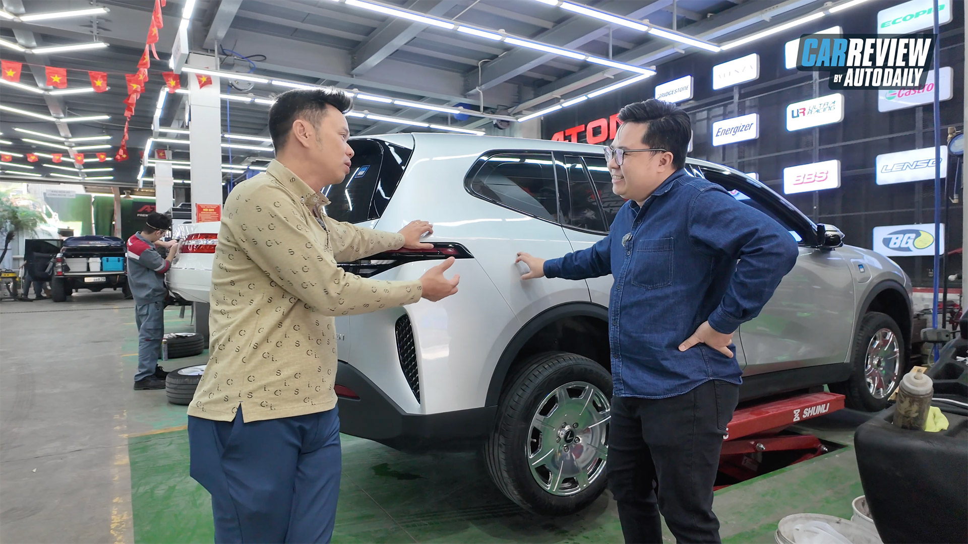 "Bóc mẽ" VinFast Limo Green!