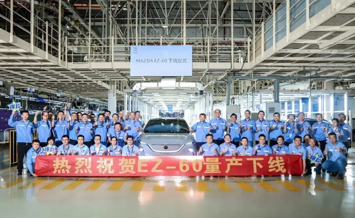 Mazda EZ-60 2.jpg
