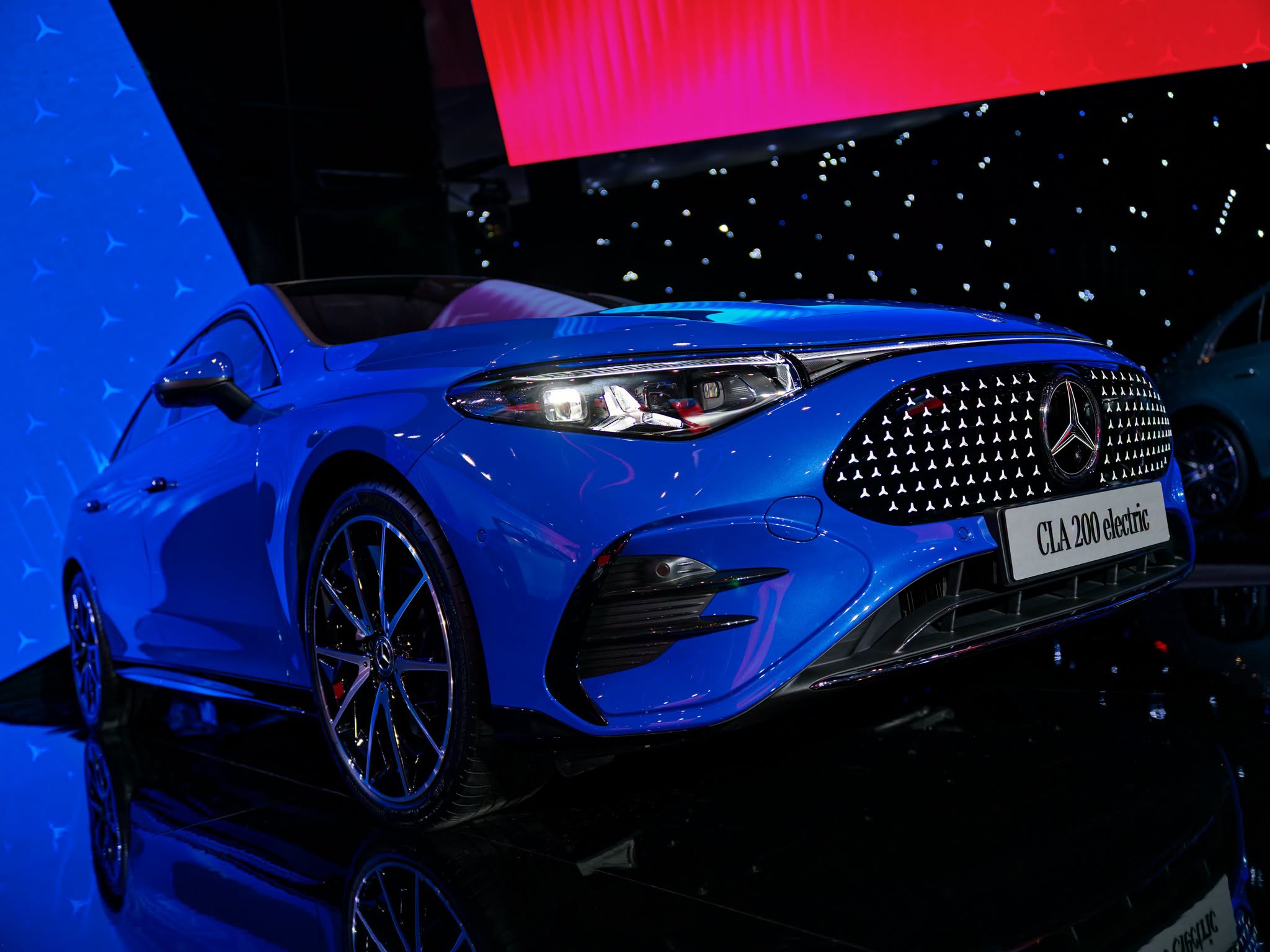 Mercedes-Benz công bố giá loạt xe điện hóa mới tại Việt Nam, từ 1,59 tỷ đồng