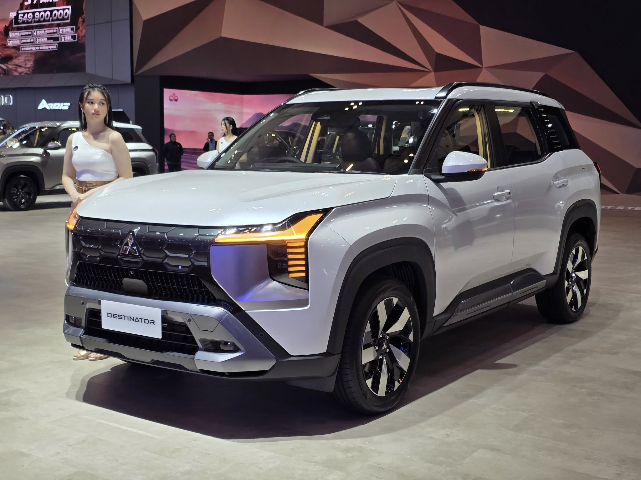 Mitsubishi Destinator nhận được 2.000 đơn đặt hàng