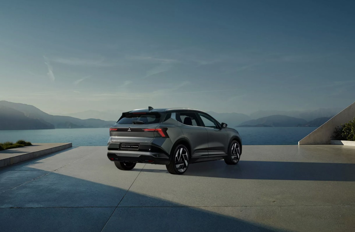Mitsubishi Eclipse Cross EV 4.jpg