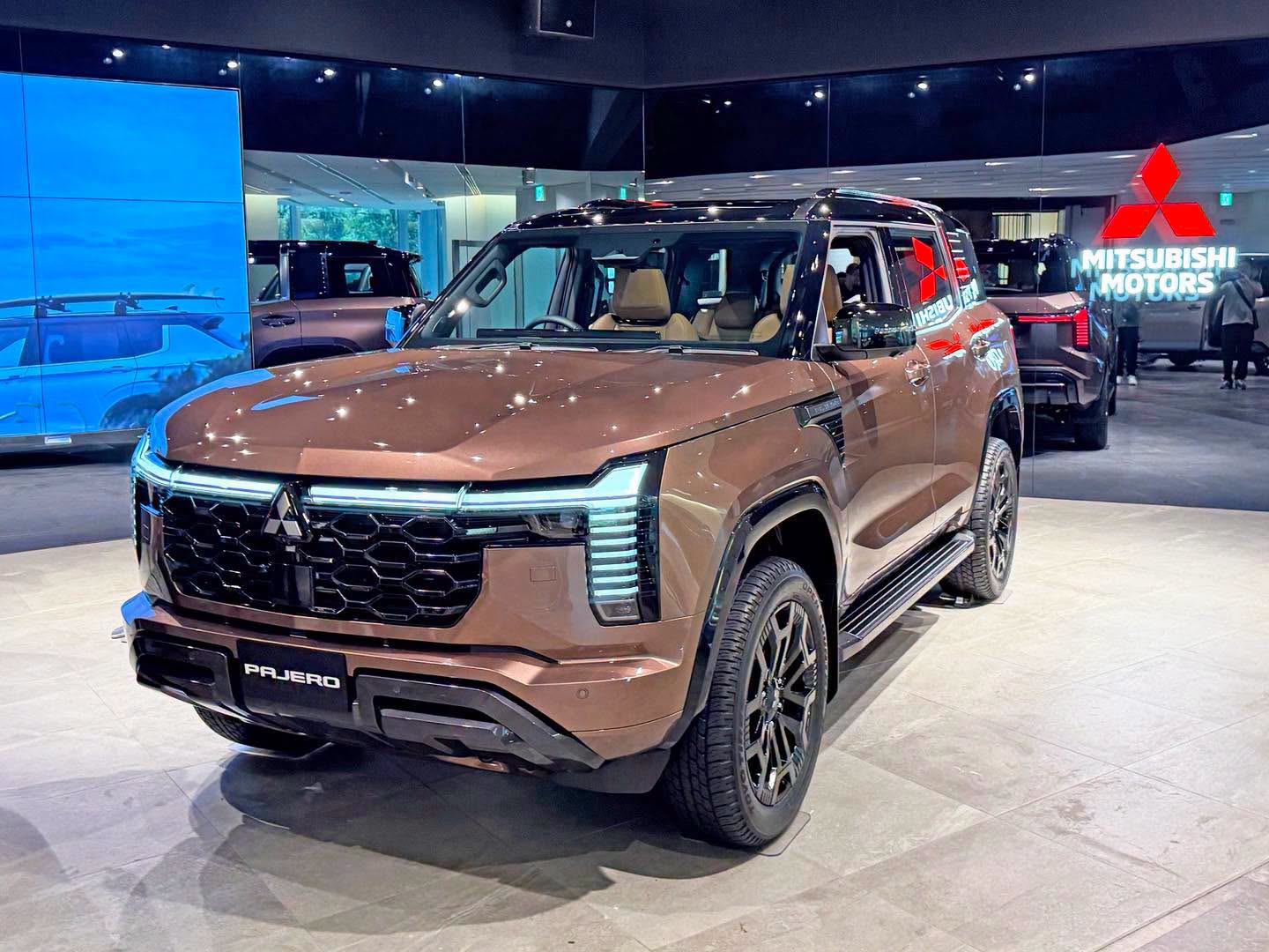 Mitsubishi Pajero thế hệ mới chưa đến đại lý đã được hơn 3.000 khách hàng ngóng chờ