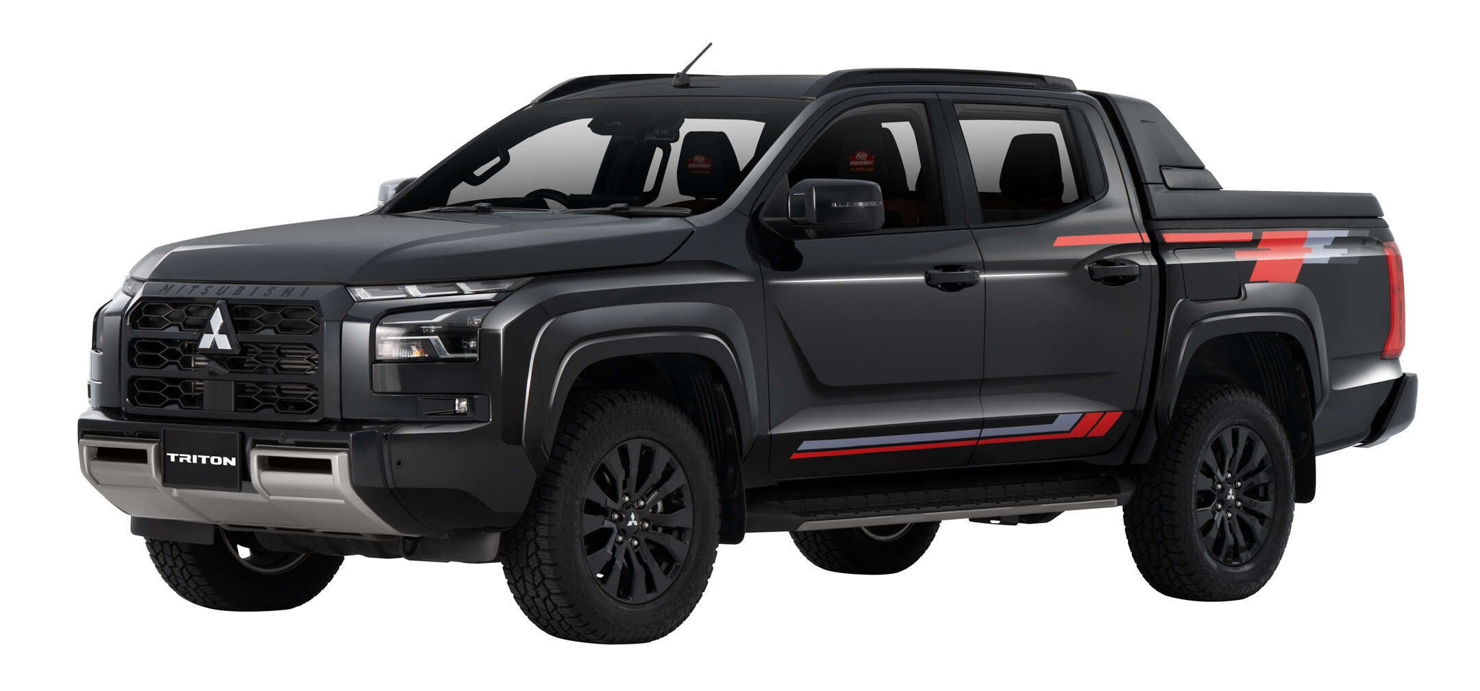 Mitsubishi Triton phiên bản đặc biệt sở hữu thiết kế cực ngầu, giá quy đổi từ hơn 1 tỷ đồng