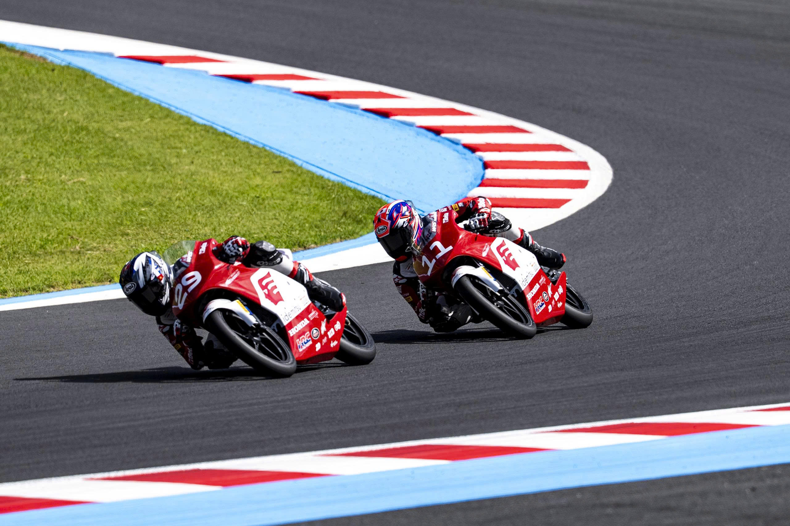 Kết quả Race 2 chặng 3 Idemitsu Moto4 Asia Cup 2026: Màn leo hạng ấn tượng của Việt Tuấn